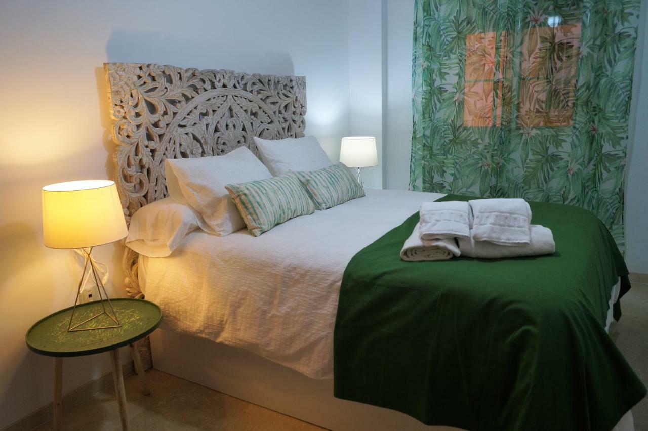 Apartamento Plaza Alfonso XII Malaga Exterior photo